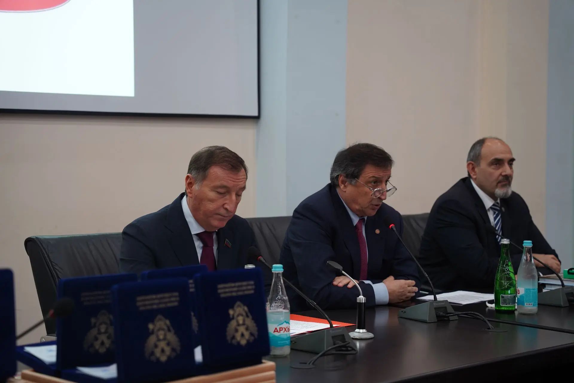 В ДГУ наградили лучших сотрудников